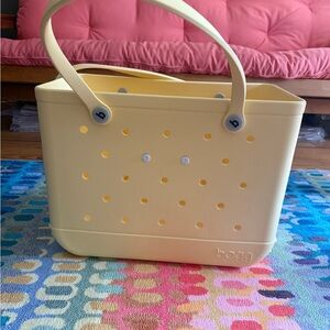 Like new BOGG BAG Light Yellow Tote